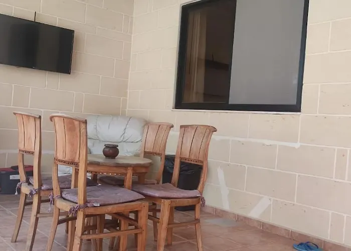 Gazde/Camere de închiriat Away From Zurrieq